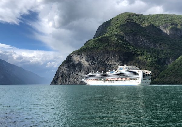 Comment planifier une croisière pour explorer les fjords de l'ouest de la Norvège ?